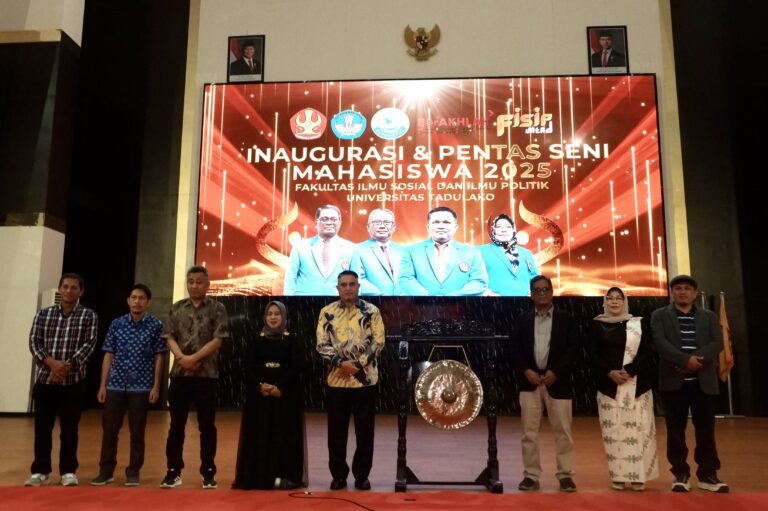 Malam Ikrar Menuju Peradaban Global dalam Inaugurasi dan Pentas Seni Mahasiswa FISIP 2025